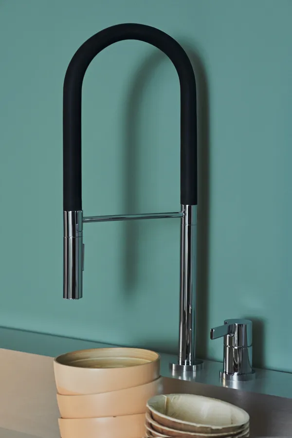 2-Loch Küchenarmatur Gusto Ausladung 225mm Semi-Pro 2-Funktionsbrause Brushed Gold 2-Loch Küchenarmatur Gusto Ausladung 225mm Semi-Pro 2-Funktionsbrause Brushed Gold