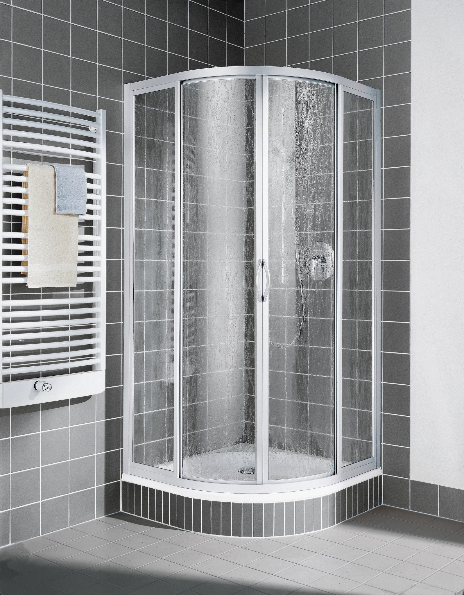 Kermi Duschdesign Viertelkreis-Duschkabine mit Gleittüren für ungleichschenklige Wannen „NOVA 2000“ Profile Silber Mattglanz, BV: 775 - 875 mm WE: 785 - 810/885 - 910 mm H: 1850 mm