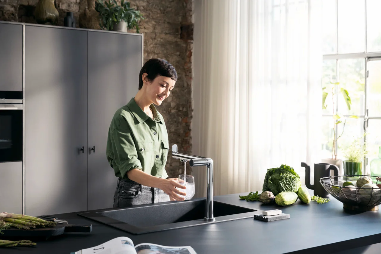 Hansgrohe Aqittura M91 SodaSystem 240, 1jet Starter Set Chrom - Einhebel-Küchenmischer mit Laminarstrahl, ComfortZone 240, Schwenkbereich 60° oder 110°, Hahnlochbohrung 35 mm Hansgrohe Aqittura M91 SodaSystem 240, 1jet Starter Set Chrom - Einhebel-Küchenmischer mit Laminarstrahl, ComfortZone 240, Schwenkbereich 60° oder 110°, Hahnlochbohrung 35 mm