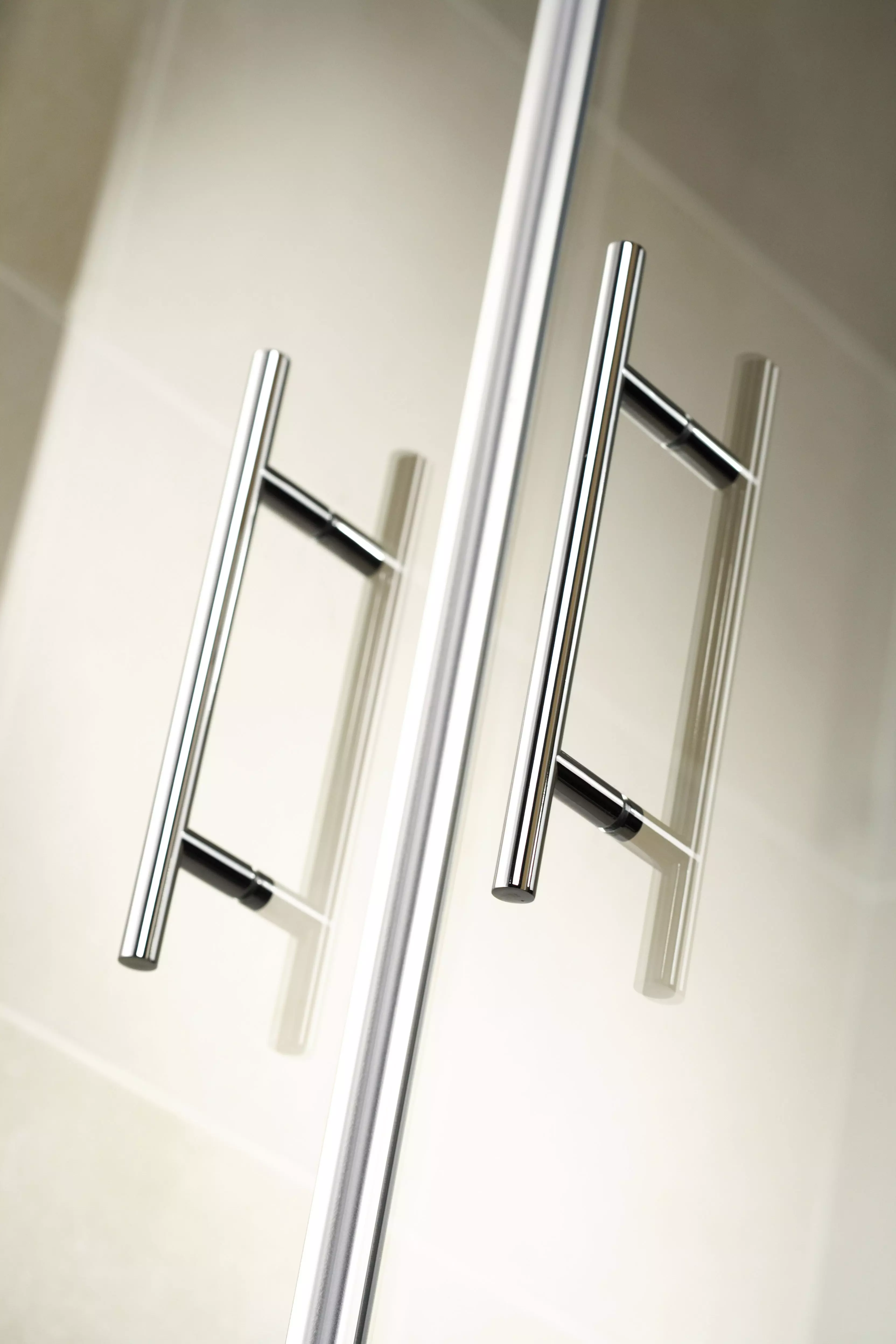 HSK gerahmte Runddusche mit Schiebetür 4-teilig „Favorit“ Glas Klar hell, Profile Alu Silber-matt, H: 1850 mm HSK gerahmte Runddusche mit Schiebetür 4-teilig „Favorit“ Glas Klar hell, Profile Alu Silber-matt, H: 1850 mm