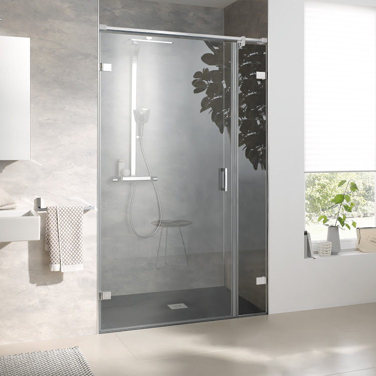 HSK rahmenlose Drehtür mit Nebenteil „Atelier Plan Pur“ für Nische Glas Linea 01 (80 cm), Scharniere Chromoptik (Alu Hochglanz poliert), Sondergröße HSK rahmenlose Drehtür mit Nebenteil „Atelier Plan Pur“ für Nische Glas Linea 01 (80 cm), Scharniere Chromoptik (Alu Hochglanz poliert), Sondergröße