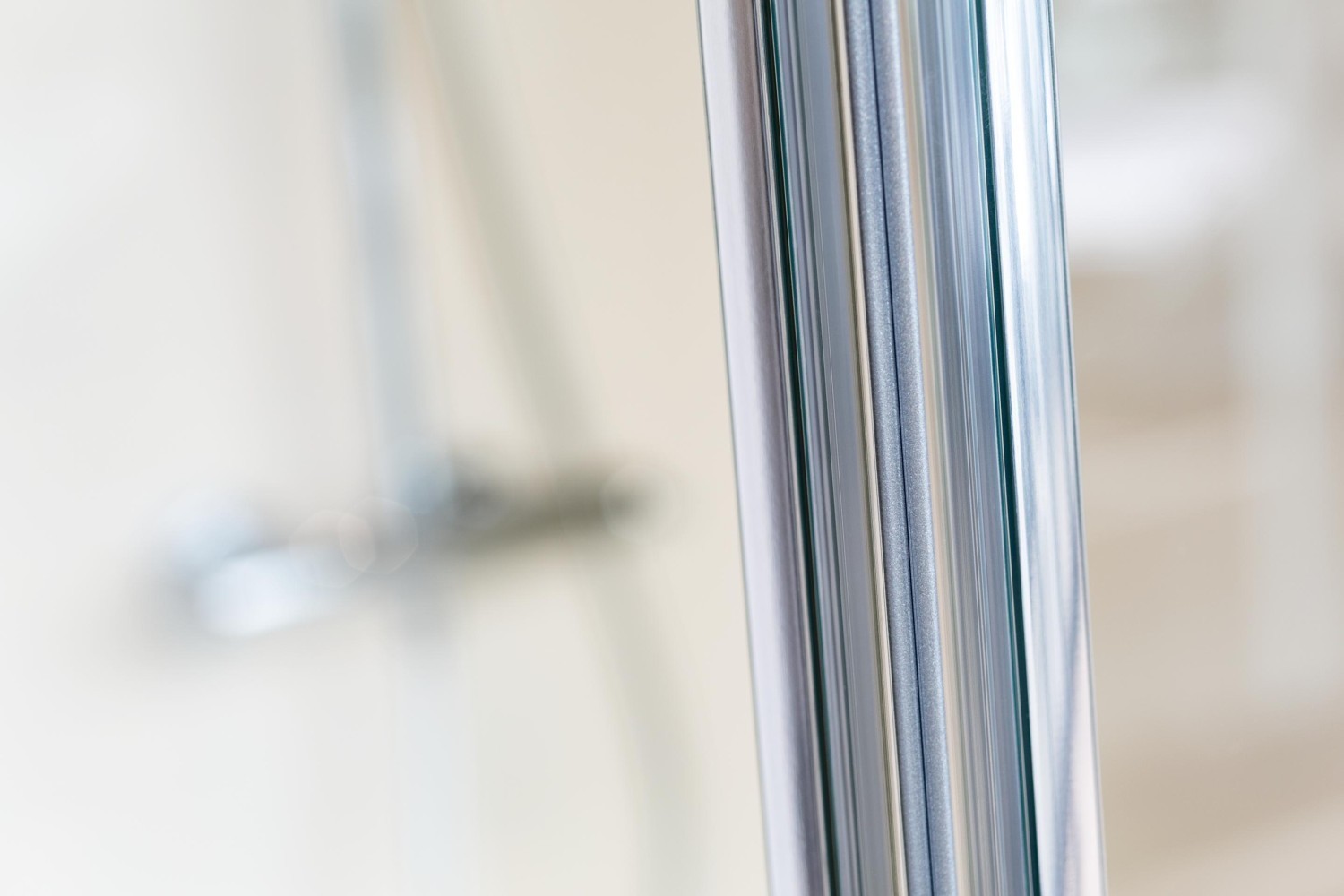 HSK Seitenwand „K2P“ Glas Linea 01 (80 cm), Profile Chromoptik (Alu Hochglanz poliert), für 1000 mm, H: 2000 mm HSK Seitenwand „K2P“ Glas Linea 01 (80 cm), Profile Chromoptik (Alu Hochglanz poliert), für 1000 mm, H: 2000 mm