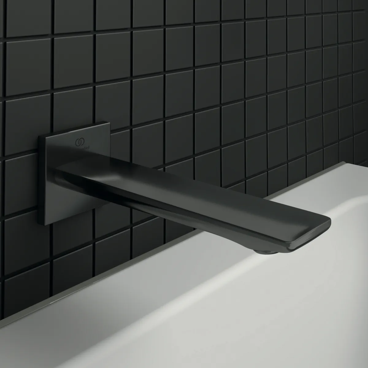 Wandauslauf Conca, Ausladung 180mm, mit eckiger Rosette, Brushed Gold Wandauslauf Conca, Ausladung 180mm, mit eckiger Rosette, Brushed Gold