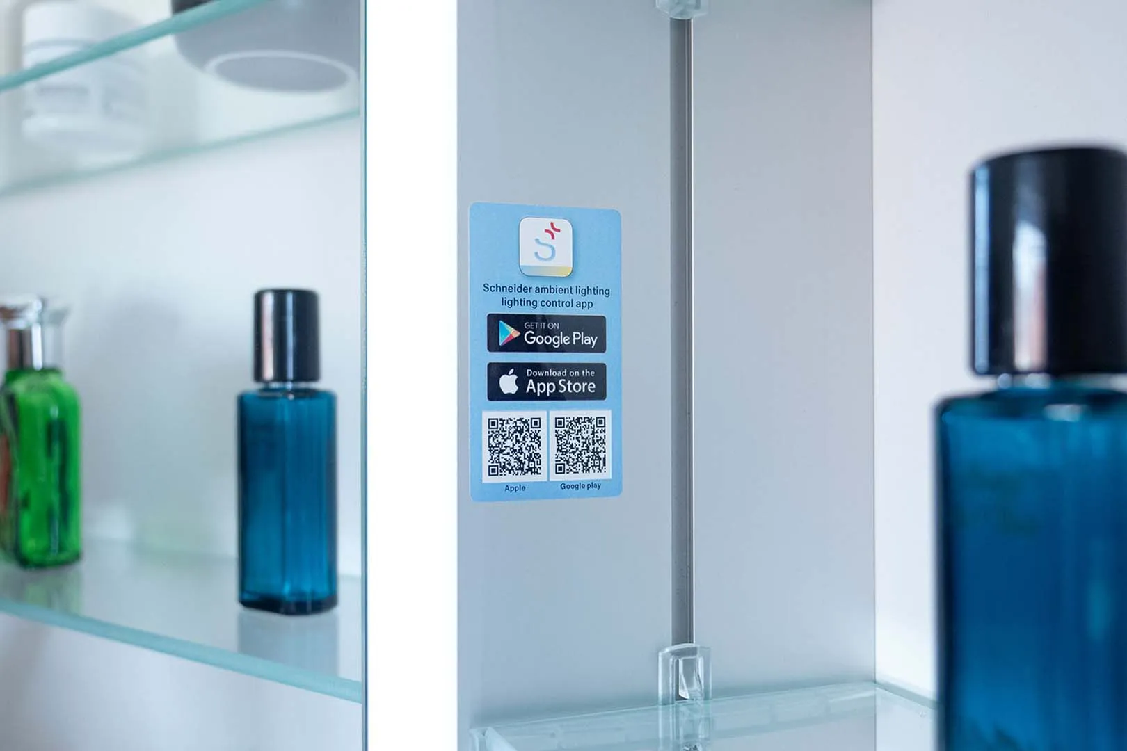 Schneider Spiegelschrank FILO HCL ALS1 100/2/HCL - Weiß, Aluminiumkorpus, LED-Beleuchtung (2000-6500K), Schweizer Ausführung Schneider Spiegelschrank FILO HCL ALS1 100/2/HCL - Weiß, Aluminiumkorpus, LED-Beleuchtung (2000-6500K), Schweizer Ausführung