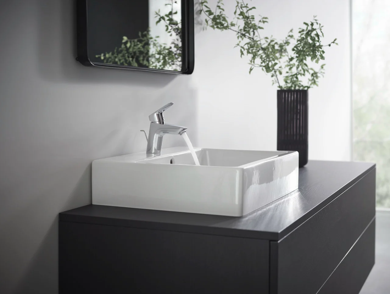 Hansgrohe Logis Einhebel-Waschtischmischer 70 chrom, Ausladung 107 mm, Auslaufhöhe 67 mm, Hebelgriff, Normalstrahl, max. Durchfluss 5 l/min, Keramikmischsystem, einstellbare Temperaturbegrenzung, für Durchlauferhitzer geeignet
