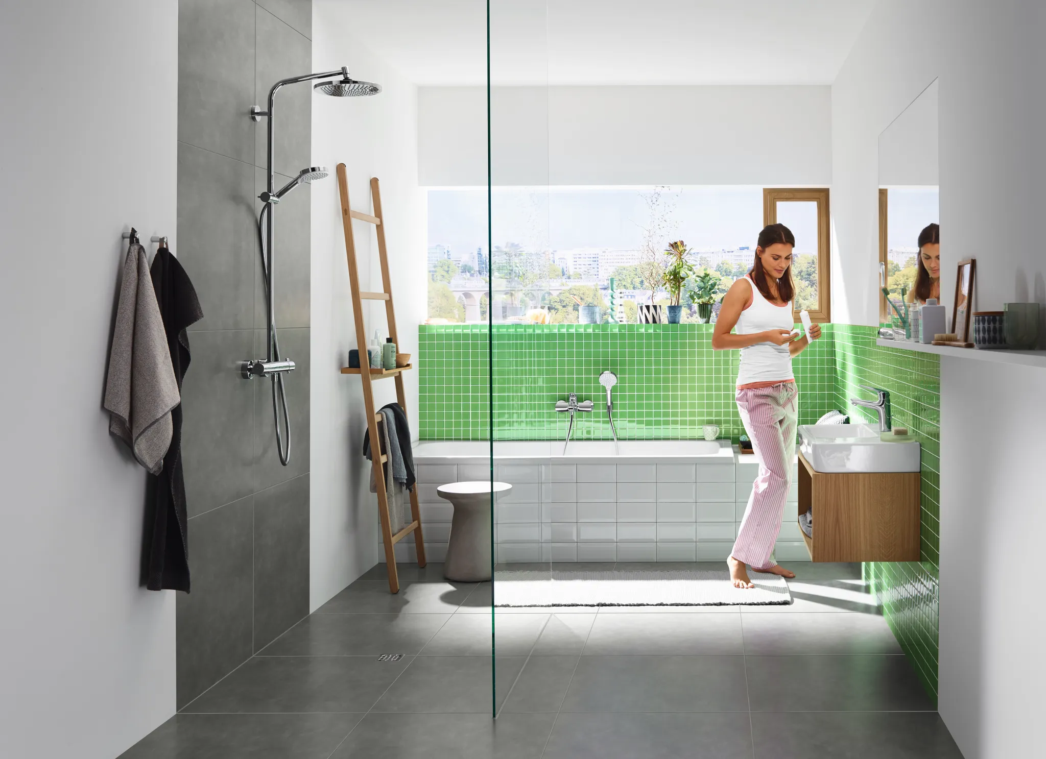 Hansgrohe Crometta S Showerpipe 240 chrom - 1-Jet mit Thermostat, Aufputzinstallation, DN15, 350 mm Brausearmlänge