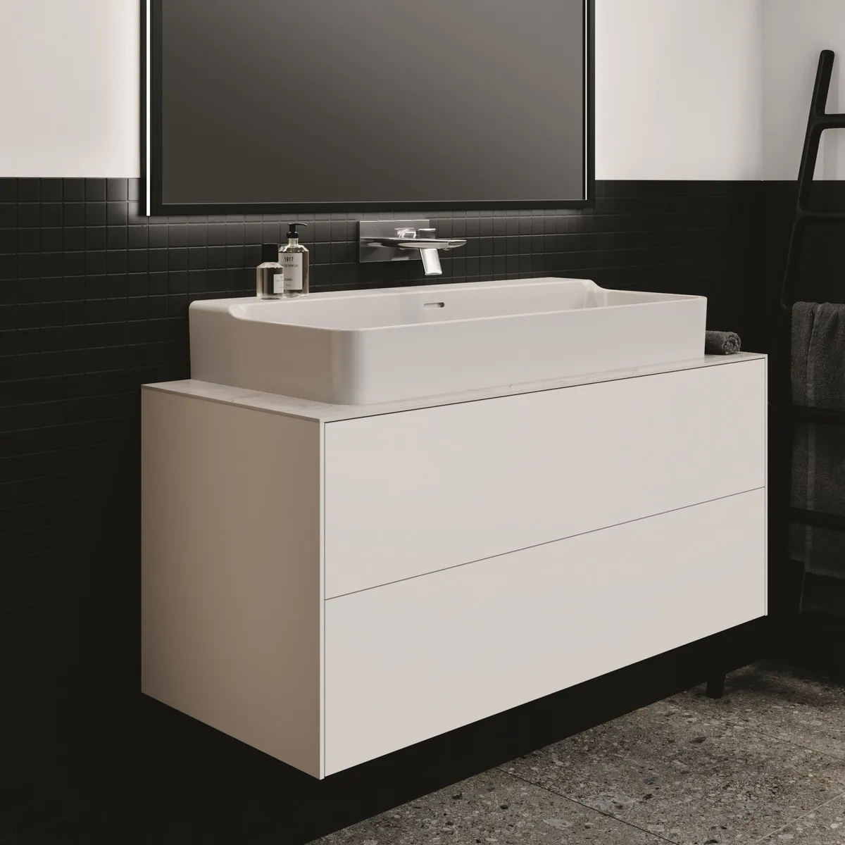 Wand-Waschtischarmatur Conca, Bausatz 2, eckige Rosette, Ausladung 220mm, Brushed Gold Wand-Waschtischarmatur Conca, Bausatz 2, eckige Rosette, Ausladung 220mm, Brushed Gold