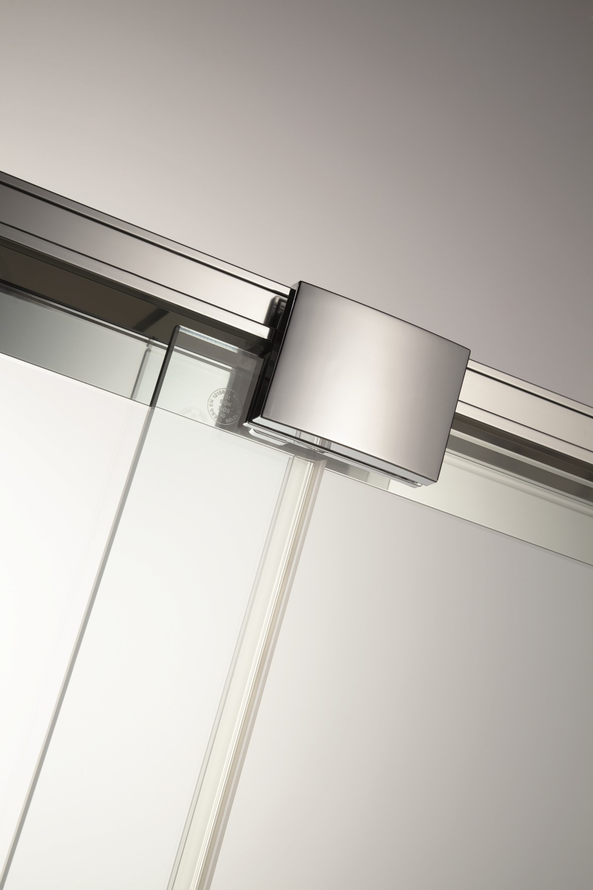 HSK teilgerahmte Duschabtrennung mit Schiebetür 4-teilig bodenfrei mit abklappbaren Türen und Magnetgleiter „Solida“ Glas Klar hell, Profile Alu Silber-matt, H: 2000 mm HSK teilgerahmte Duschabtrennung mit Schiebetür 4-teilig bodenfrei mit abklappbaren Türen und Magnetgleiter „Solida“ Glas Klar hell, Profile Alu Silber-matt, H: 2000 mm