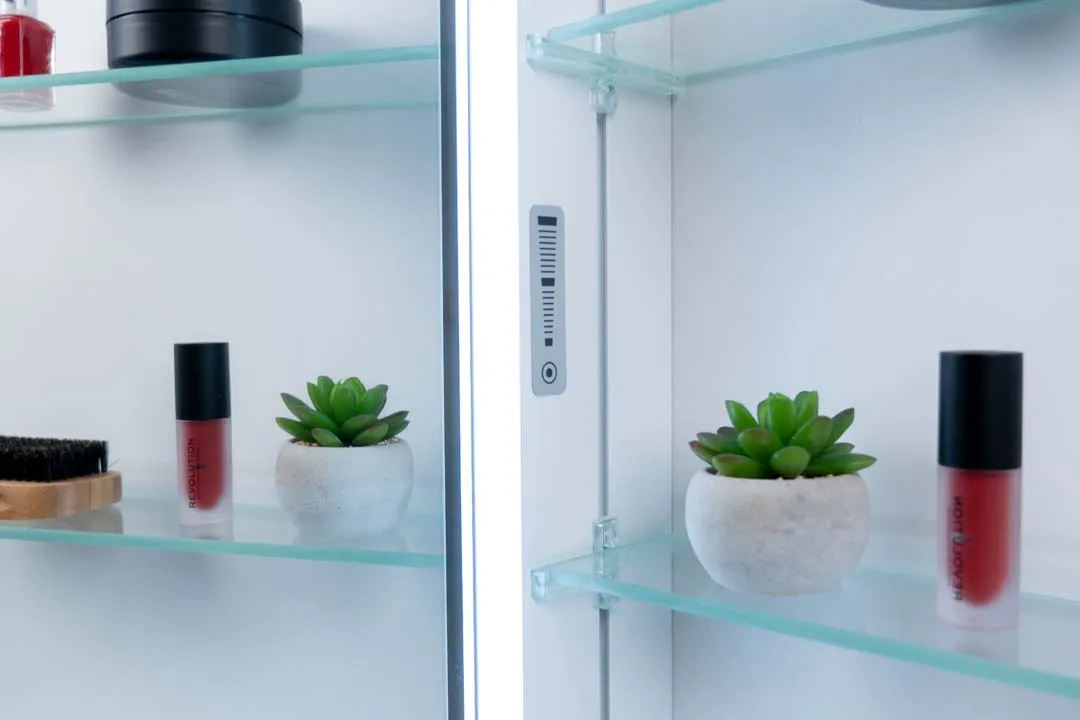 Schneider Spiegelschrank GLO1 50/1/D2W/R – Weißer LED-Spiegelschrank (513x736x136 mm), Schweizer Ausführung Schneider Spiegelschrank GLO1 50/1/D2W/R – Weißer LED-Spiegelschrank (513x736x136 mm), Schweizer Ausführung