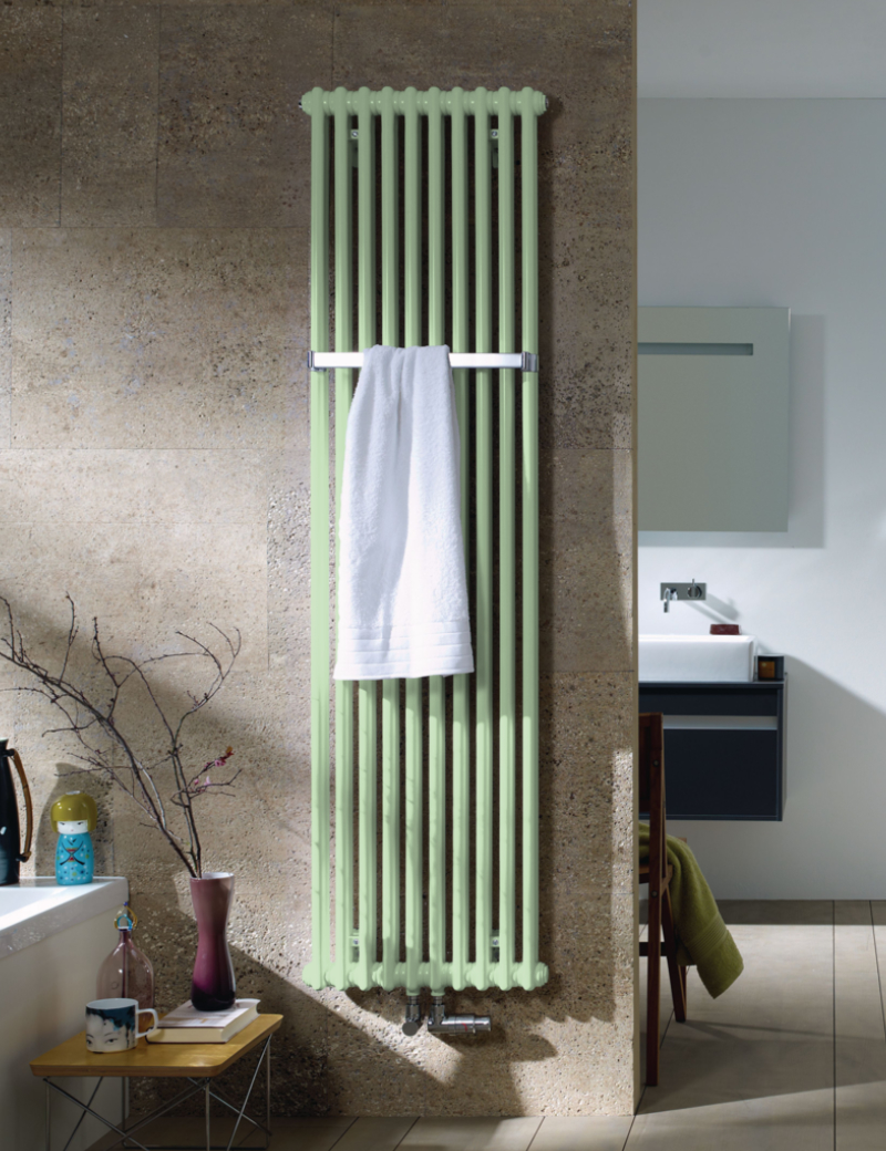 Zehnder Design-Heizkörper „Charleston Bar“ für Warmwasser-Zentralheizung mit 50 mm-Mittelanschluss zweilagig 76,1 × 149,2 cm in Pastel Green (RAL 6019)