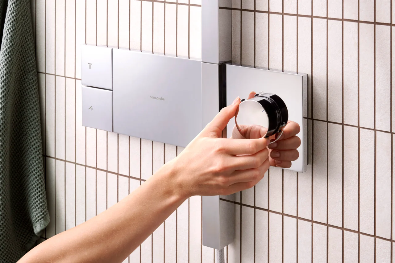 Hansgrohe Showerpipe Raindance Alive S, Chrom, 300 mm Brausekopfgröße, 12 l/min Durchfluss, Aufputzinstallation