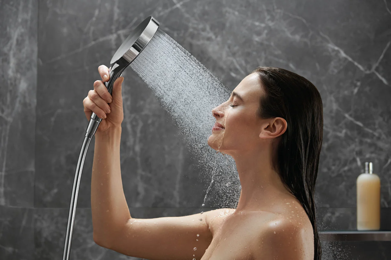Hansgrohe Rainfinity Handbrause 130 3jet chrom | Brausekopfgröße: 132 mm | PowderRain, Intense PowderRain, MonoRain Strahlarten | QuickClean für einfache Reinigung Hansgrohe Rainfinity Handbrause 130 3jet chrom | Brausekopfgröße: 132 mm | PowderRain, Intense PowderRain, MonoRain Strahlarten | QuickClean für einfache Reinigung