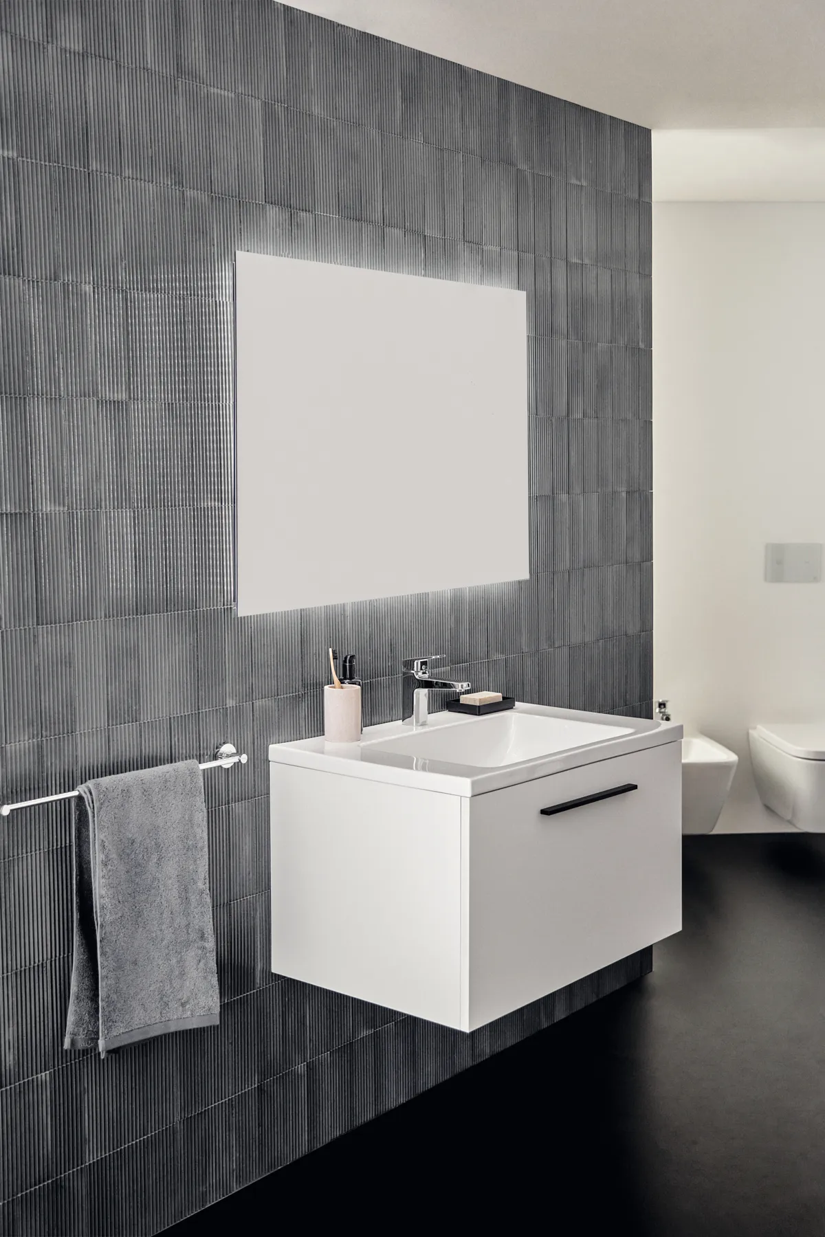 Waschbecken „i.lifeB“ 81 × 51 × 18 cm, Hahnlochposition mittig in Weiß Waschbecken „i.lifeB“ 81 × 51 × 18 cm, Hahnlochposition mittig in Weiß