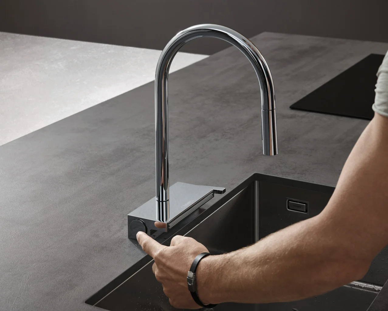 Hansgrohe Aquno Select M81 Einhebel-Küchenmischer mit Ausziehbrause 3jet Chrom, ComfortZone 170, Schwenkbereich einstellbar in 3 Stufen auf 60°, 110° oder 150°, Laminarstrahl, Brausestrahl, SatinFlow, MagFit magnetische Brausehalterung, maximale Durchflu Hansgrohe Aquno Select M81 Einhebel-Küchenmischer mit Ausziehbrause 3jet Chrom, ComfortZone 170, Schwenkbereich einstellbar in 3 Stufen auf 60°, 110° oder 150°, Laminarstrahl, Brausestrahl, SatinFlow, MagFit magnetische Brausehalterung, maximale Durchflu