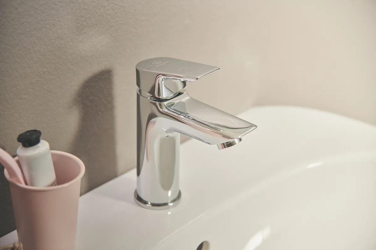 Waschtischarmatur Tesi, BlueStart, 5 l/min., mit Ablaufgarnitur, Ausladung 93mm, Chrom Waschtischarmatur Tesi, BlueStart, 5 l/min., mit Ablaufgarnitur, Ausladung 93mm, Chrom