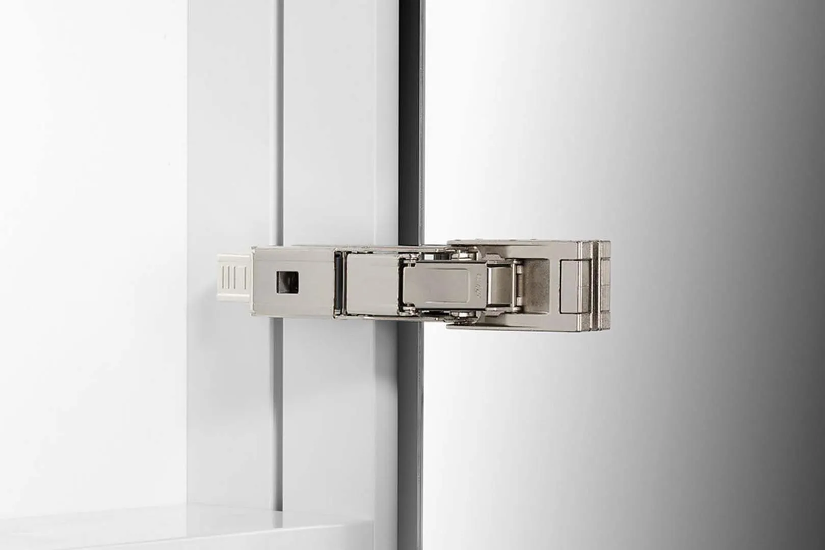 Schneider Spiegelschrank LOB15 70/2/LED - LED-Beleuchtung, 4000K, weiss, Schweizer Ausführung Schneider Spiegelschrank LOB15 70/2/LED - LED-Beleuchtung, 4000K, weiss, Schweizer Ausführung