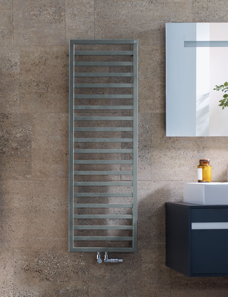 Design-Heizkörper Quaro QA-100-030 von Zehnder – moderner Heizkörper in RAL 7031, Maße 971x30x300 mm, mit Elektroheizpatrone und versenkten Anschlüssen Design-Heizkörper Quaro QA-100-030 von Zehnder – moderner Heizkörper in RAL 7031, Maße 971x30x300 mm, mit Elektroheizpatrone und versenkten Anschlüssen