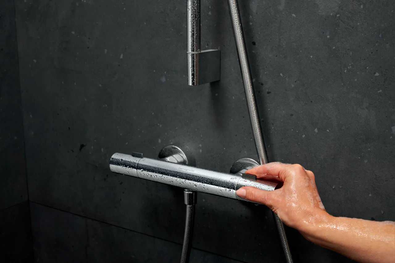 Hansgrohe Ecostat Fine Brausethermostat Aufputz Chrom, DN15, Temperatur- und Volumensteuerung, EcoStop+ Taste, max. Durchflussmenge 17 l/min bei 3 bar, min./max. Betriebsdruck 1/10 bar, Sicherheitssperre ab 40°C, einstellbare Temperaturbegrenzung, Rückfl