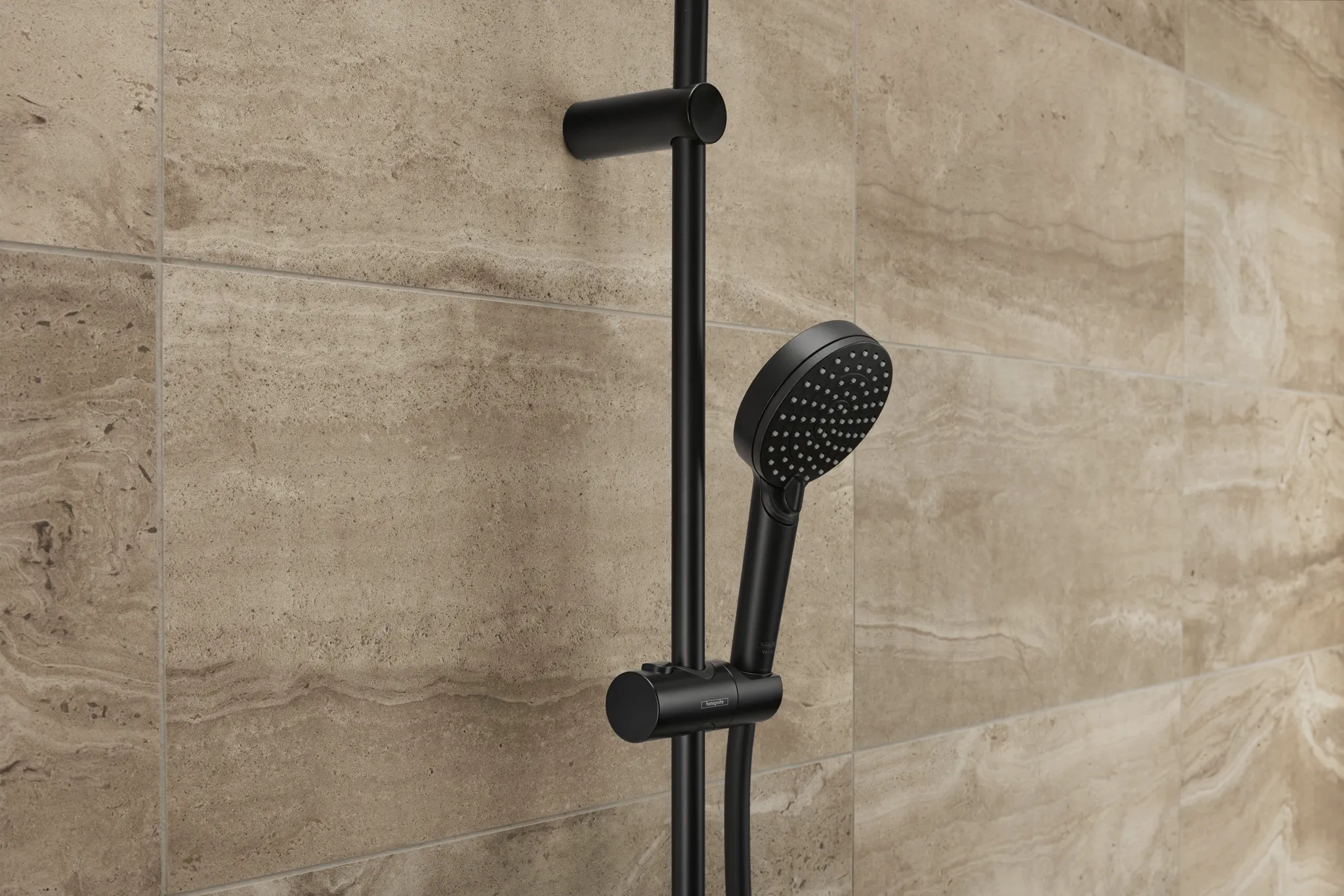 Hansgrohe Vernis Blend Showerpipe 240 1jet mit Thermostat, mattschwarz, 240 mm Brausekopfgröße, 426 mm Brausearmlänge, Aufputzinstallation