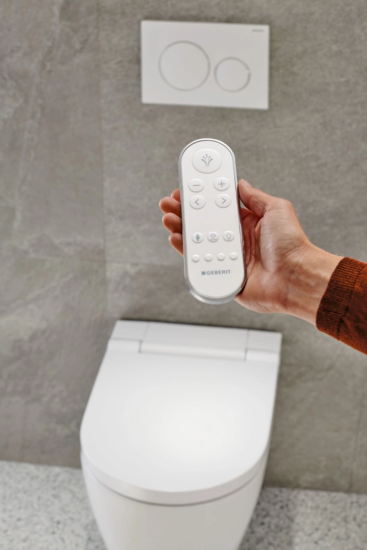 Geberit Wand-Dusch-WC Komplettanlage AquaClean „Sela“ in weiß matt, Befestigung sichtbar, ohne Spülrand Geberit Wand-Dusch-WC Komplettanlage AquaClean „Sela“ in weiß matt, Befestigung sichtbar, ohne Spülrand