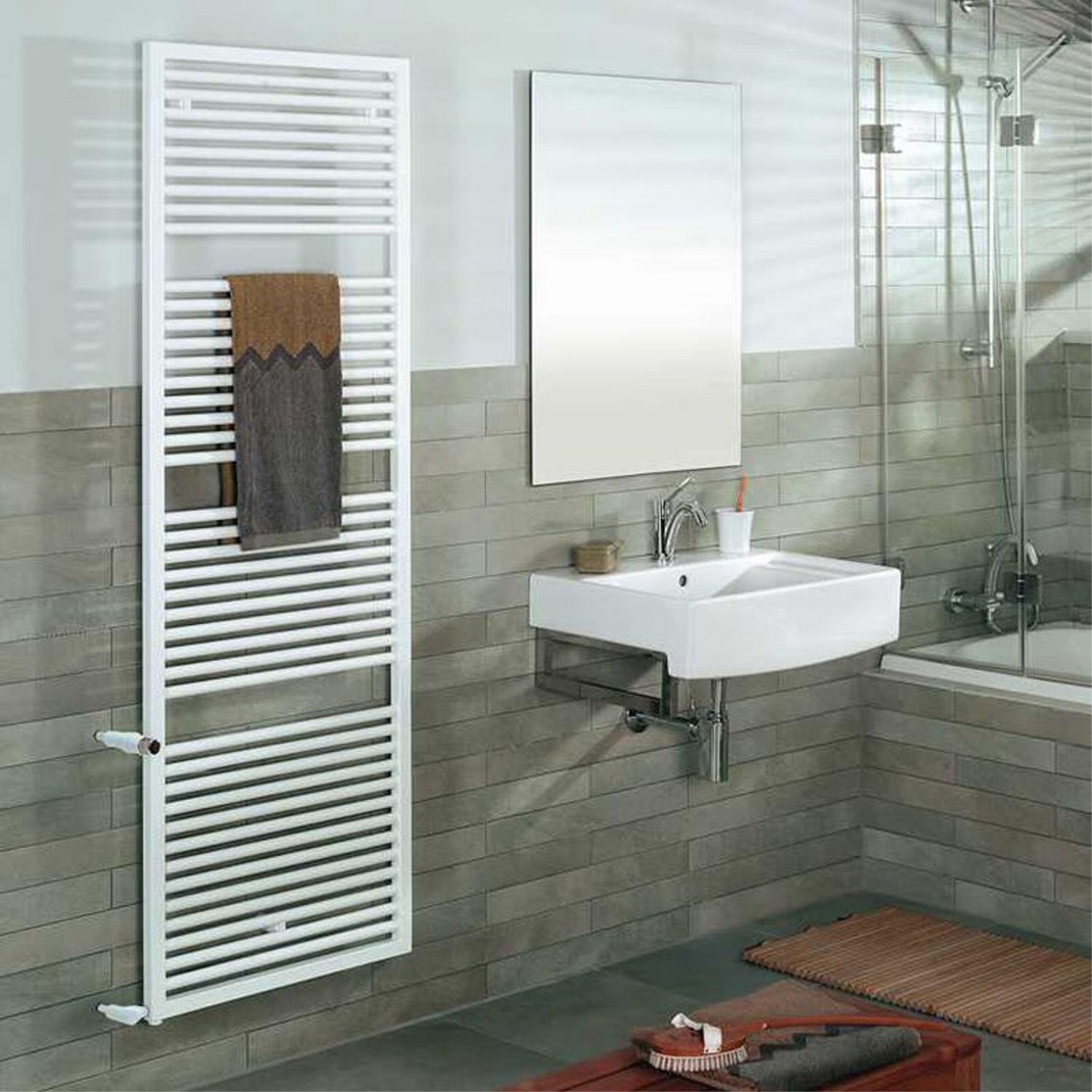 Zehnder Design-Elektroheizkörper „Universal“ 45 × 119,5 cm in Grey Aluminium (glänzend) Zehnder Design-Elektroheizkörper „Universal“ 45 × 119,5 cm in Grey Aluminium (glänzend)