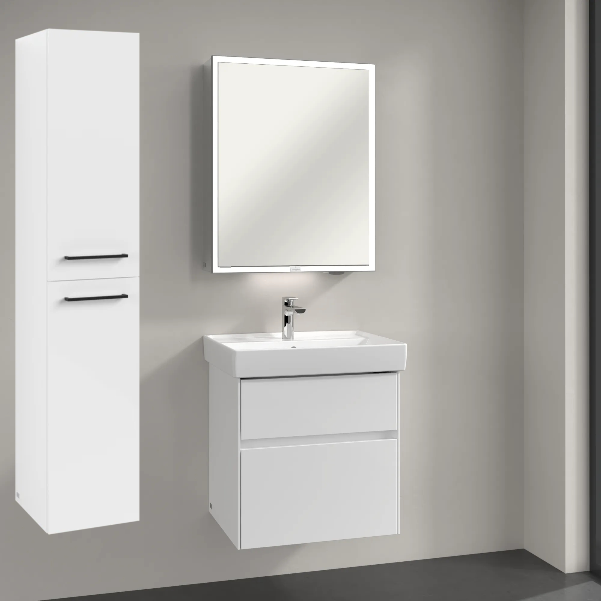 Villeroy & Boch Badmöbelset aus Waschbecken, Unterschrank, Spiegelschrank und Hochschrank in Brilliant White Villeroy & Boch Badmöbelset aus Waschbecken, Unterschrank, Spiegelschrank und Hochschrank in Brilliant White