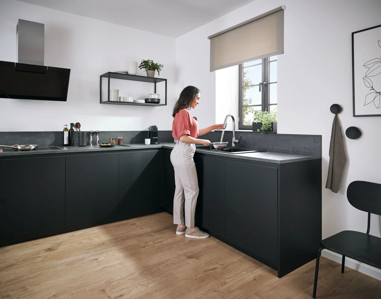 Hansgrohe Focus M41 Eco Einhebel-Küchenmischer mit Ausziehbrause 2jet in Chrom, ComfortZone 240, Schwenkbereich einstellbar auf 110° oder 150°, Laminarstrahl und Brausestrahl arretierbar, MagFit magnetische Brausehalterung, Quick-Connect Schlauch, max. D