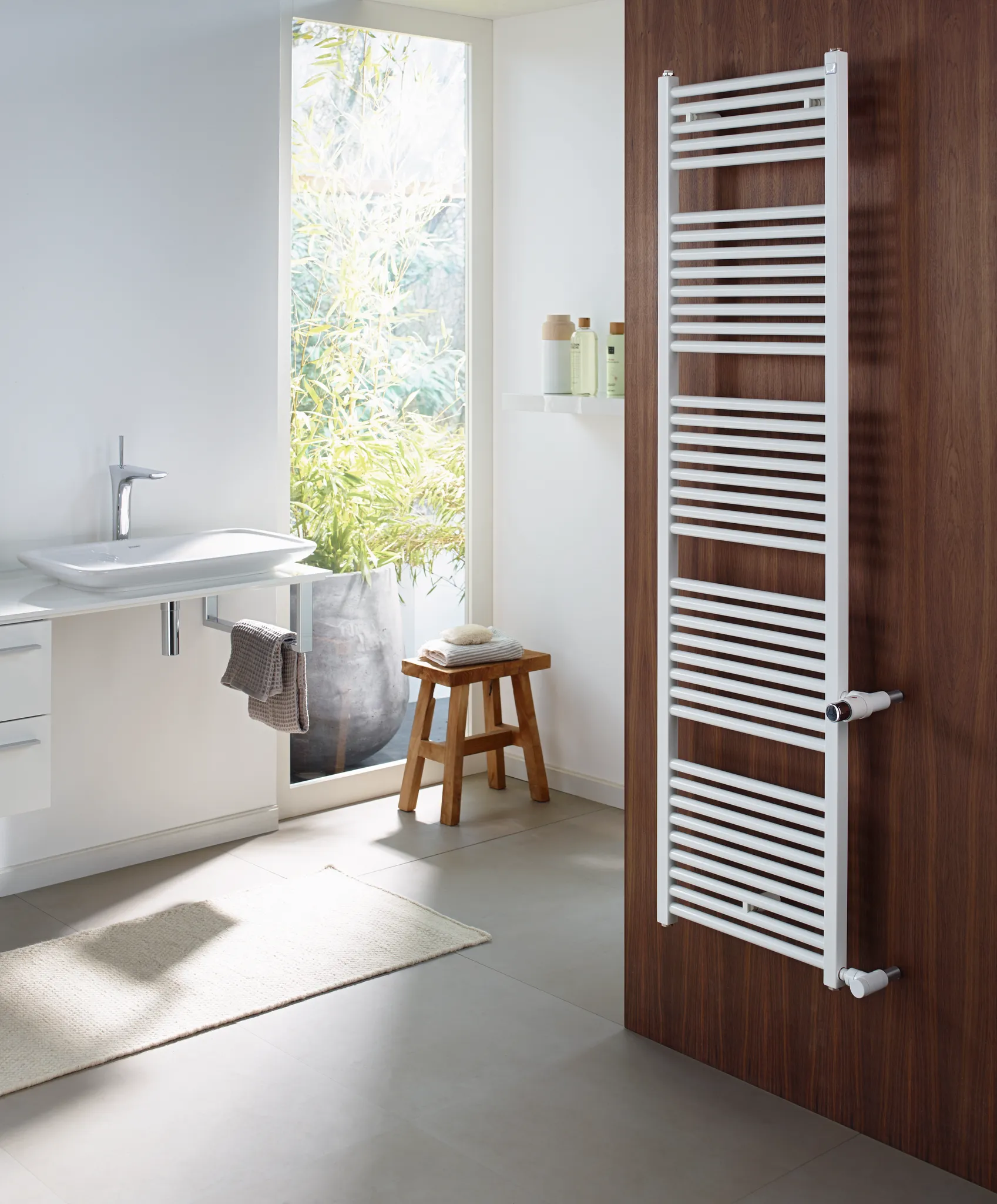 Zehnder Design-Heizkörper „Zeno“ Austauschmodell 45 × 118,4 cm in Verkehrsweiß (RAL 9016, glänzend)