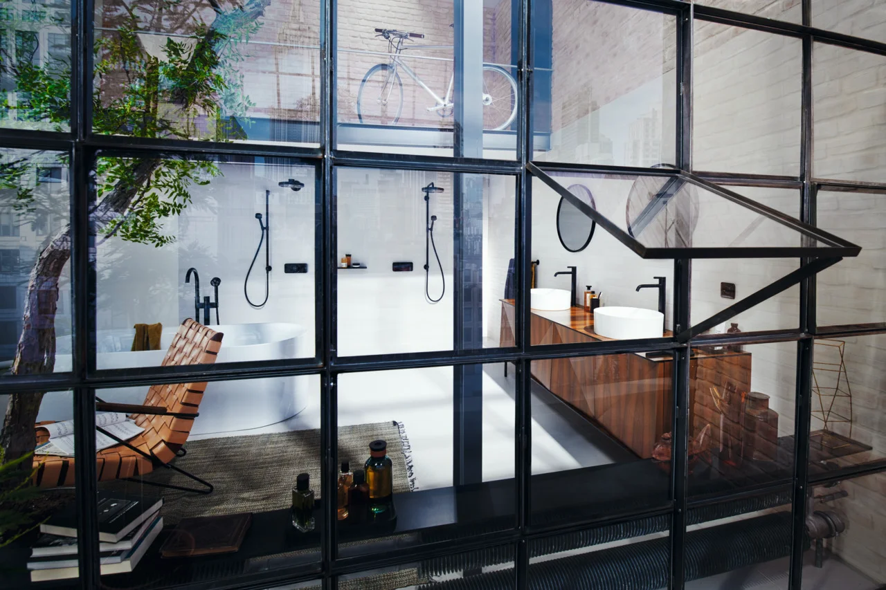 Hansgrohe AXOR One Wannenmischer bodenstehend mattschwarz, Ausladung 220 mm, Keramikmischsystem, PowderRain Handbrause