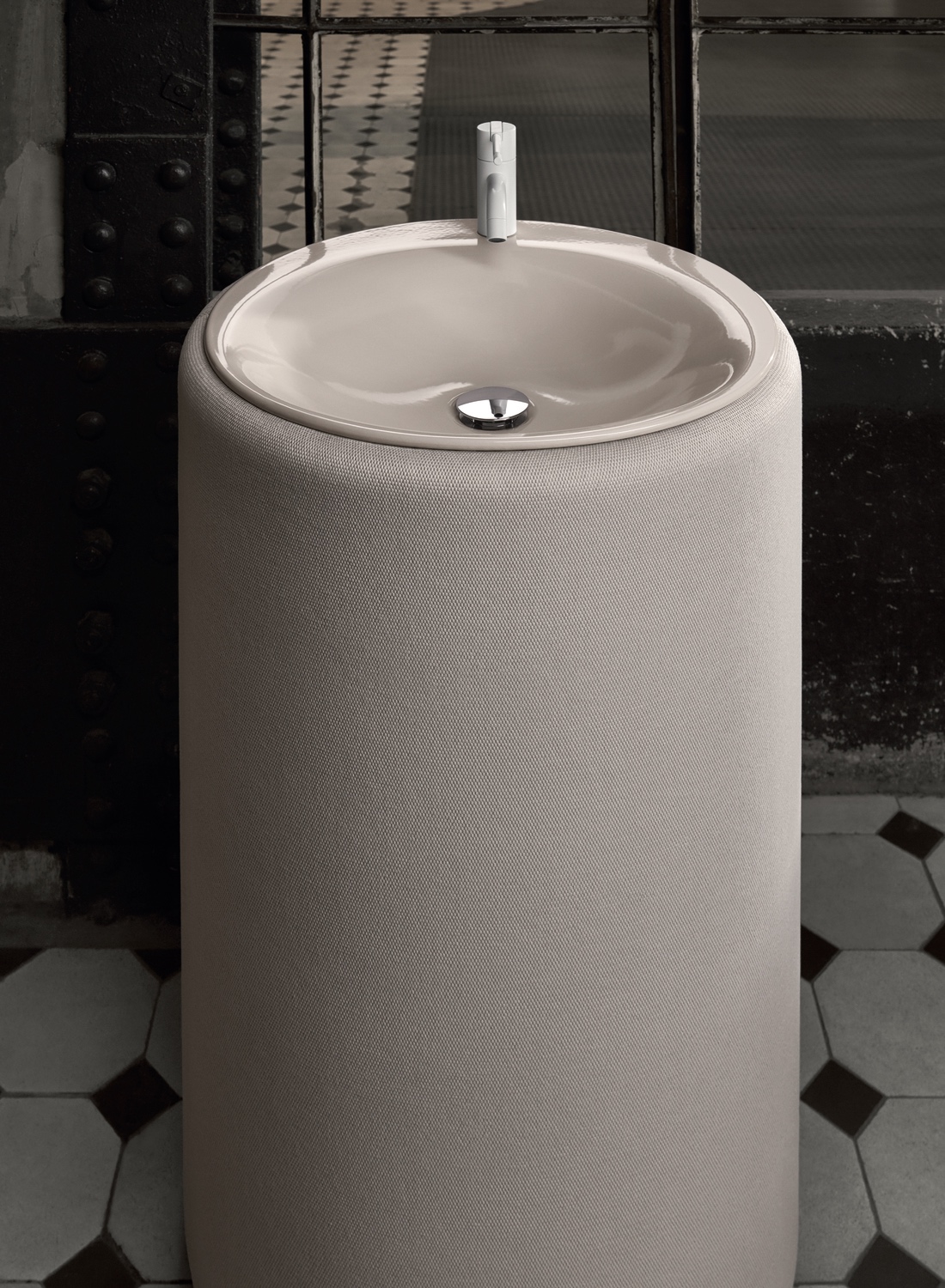 Freistehender Waschtisch „BetteLux Oval Couture“ ⌀ 50 × 90 cm in Weiß