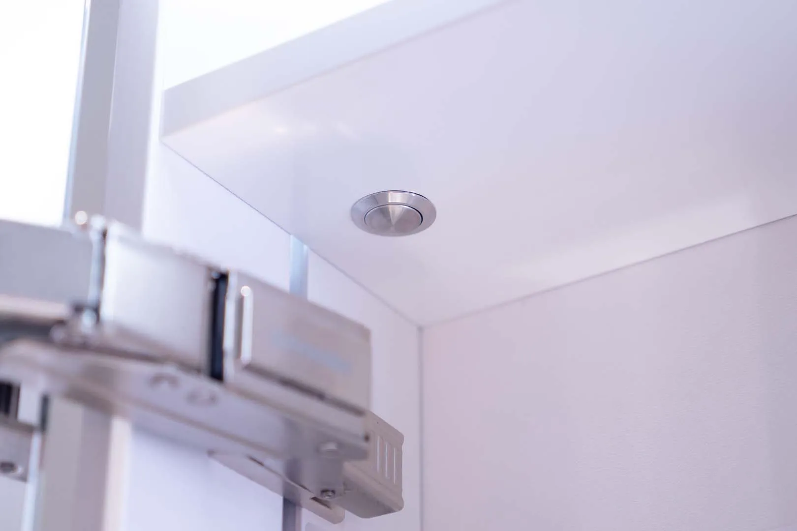 Schneider Spiegelschrank LOB15 70/2/LED - LED-Beleuchtung, 4000K, weiss, Schweizer Ausführung Schneider Spiegelschrank LOB15 70/2/LED - LED-Beleuchtung, 4000K, weiss, Schweizer Ausführung