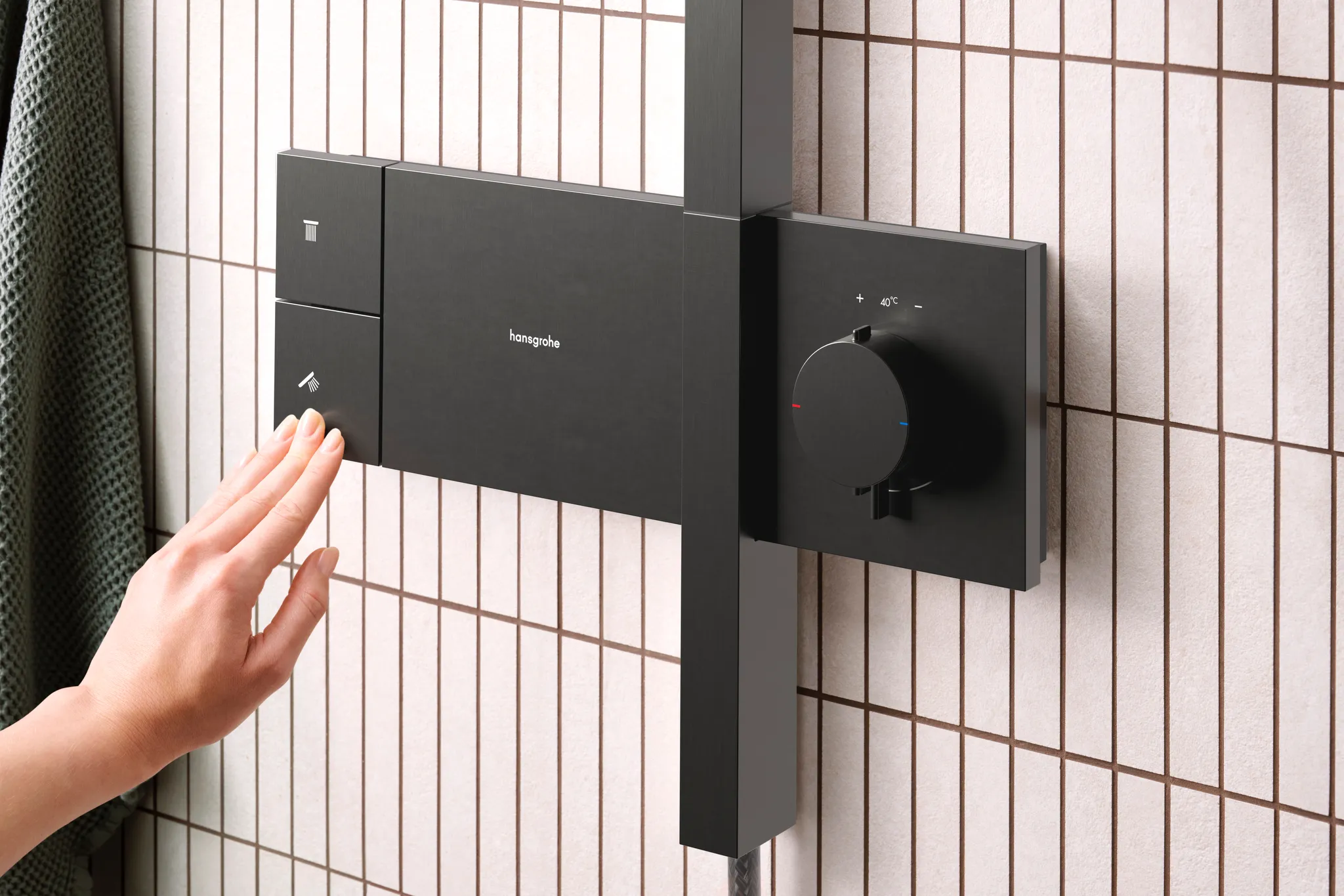 Hansgrohe Showerpipe Raindance Alive S, Brushed Black Chrome, 300 mm Kopfbrause, 1 Jet, Thermostat BBC, Aufputzinstallation Hansgrohe Showerpipe Raindance Alive S, Brushed Black Chrome, 300 mm Kopfbrause, 1 Jet, Thermostat BBC, Aufputzinstallation
