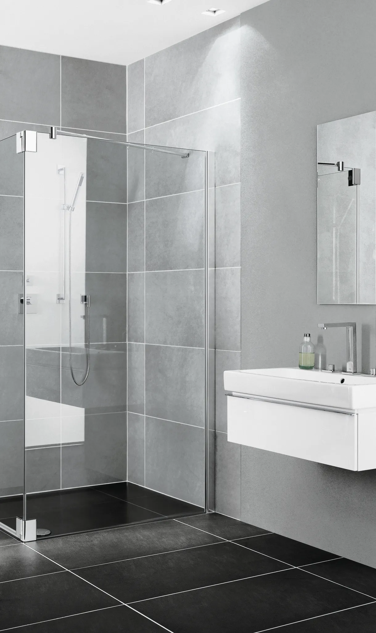 Kermi Seitenwand Seitenwand rechts für Ecke „PASA XP“ Glas Klar, Profile Silber Hochglanz, BV: 870 - 900 mm GAK: 855 - 885 mm WE: 880 - 910 mm H: 2000 mm Kermi Seitenwand Seitenwand rechts für Ecke „PASA XP“ Glas Klar, Profile Silber Hochglanz, BV: 870 - 900 mm GAK: 855 - 885 mm WE: 880 - 910 mm H: 2000 mm