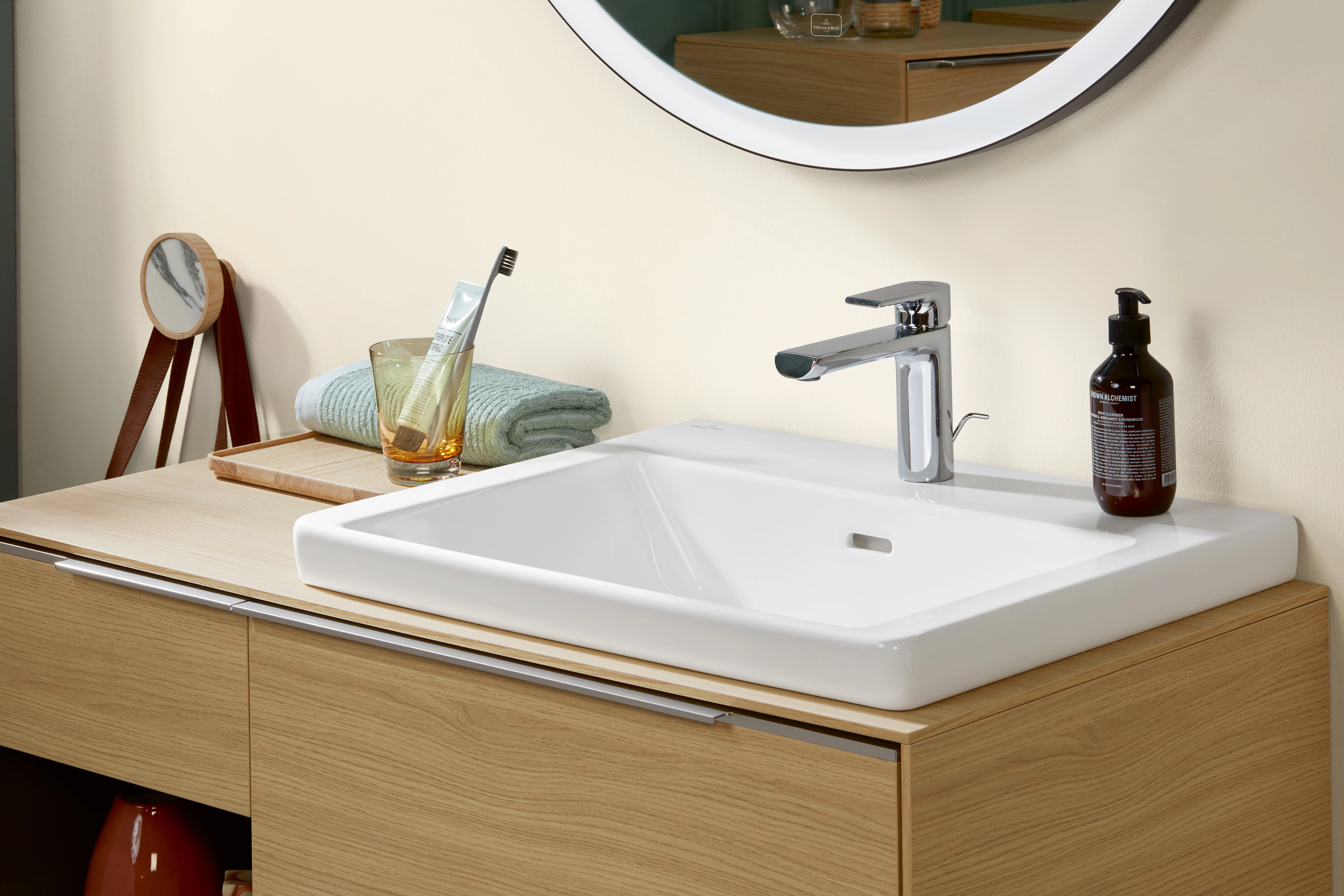 Villeroy & Boch Wandwaschtisch aus TitanCeram „Subway 3.0“ 600 × 470 × 165 mm, ohne Hahnlochbohrung, Hahnlochposition mittig in Weiß Alpin Villeroy & Boch Wandwaschtisch aus TitanCeram „Subway 3.0“ 600 × 470 × 165 mm, ohne Hahnlochbohrung, Hahnlochposition mittig in Weiß Alpin