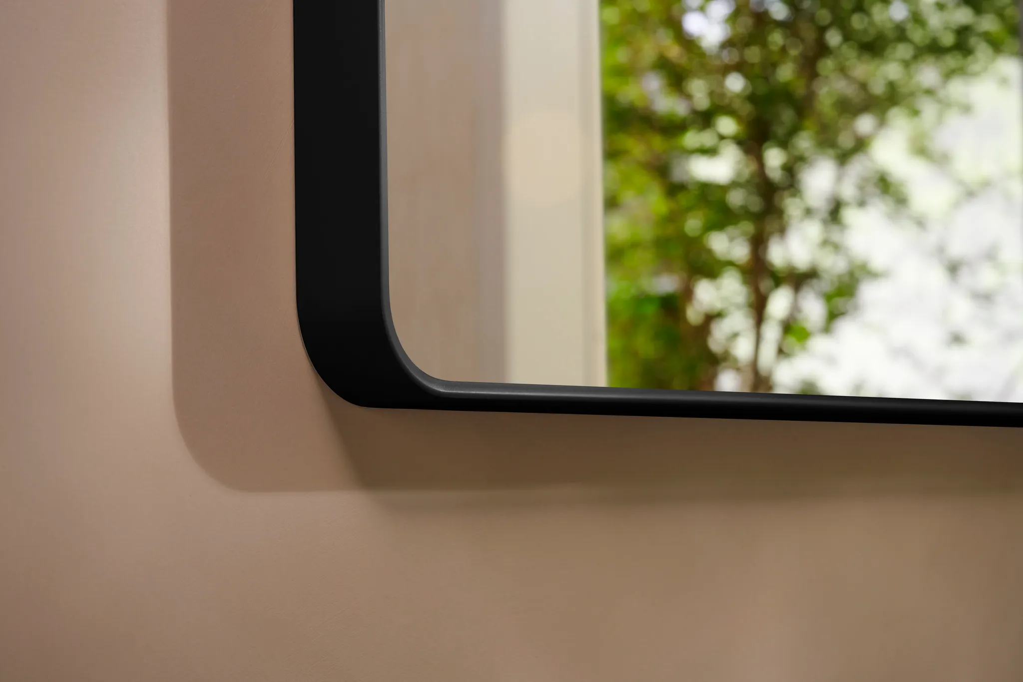 Hansgrohe Spiegel „Xarita Lite Q“ in Mattschwarz Hansgrohe Spiegel „Xarita Lite Q“ in Mattschwarz