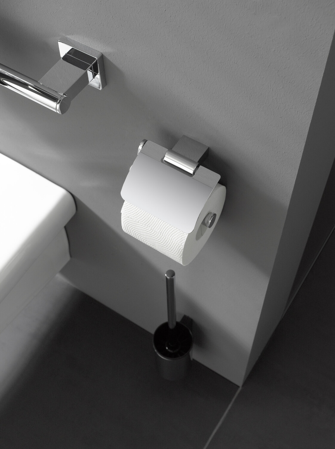 emco Toilettenpapierhalter mit Deckel „system 2“ 11 × 8,7 cm in chrom, Befestigung verdeckt