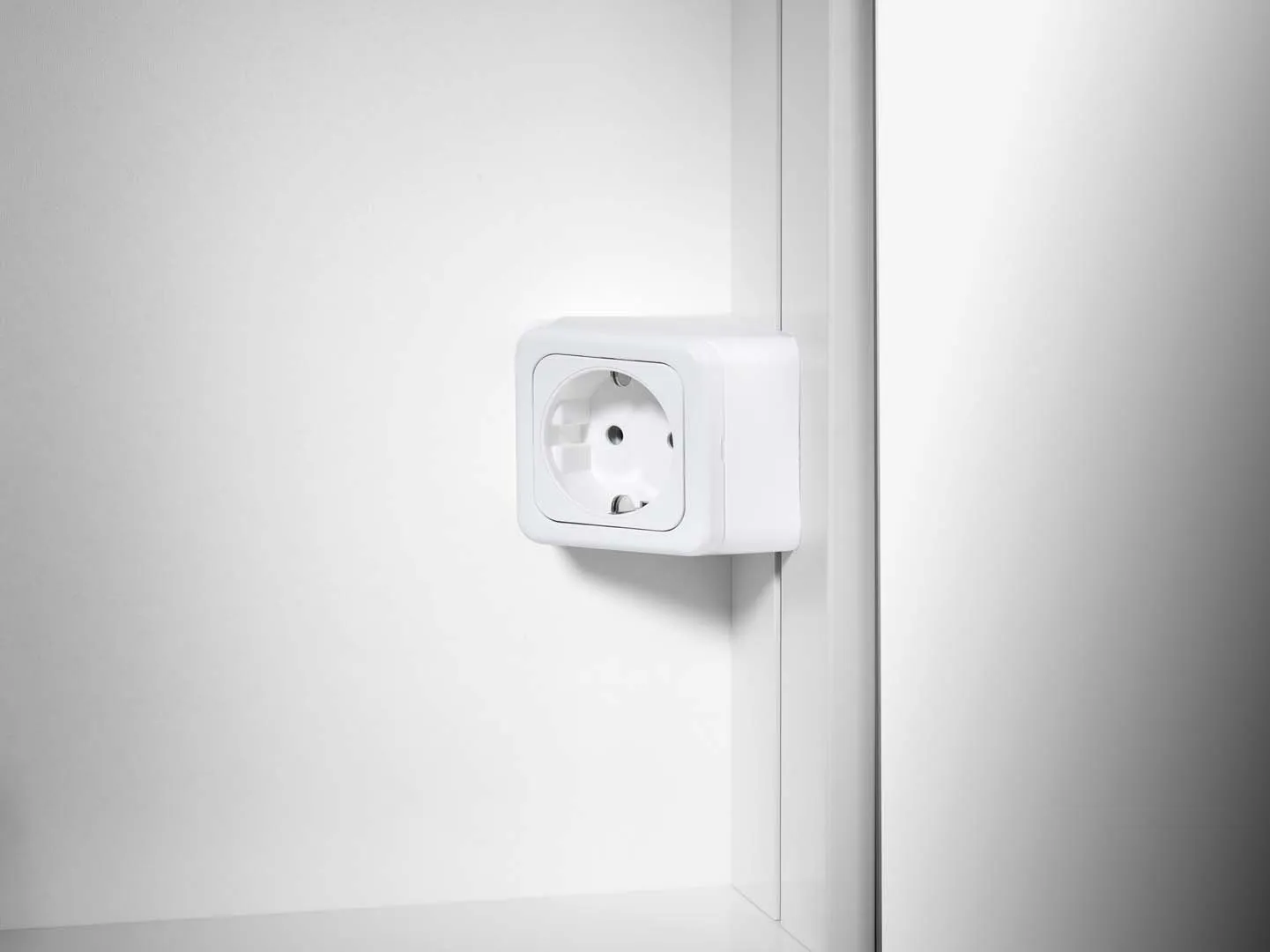 Schneider Spiegelschrank EASY ELC1 50/1/0/SD/L, weiß, 495x700x120 mm, Aluminiumkorpus, Auf-/Unterputzmontage Schneider Spiegelschrank EASY ELC1 50/1/0/SD/L, weiß, 495x700x120 mm, Aluminiumkorpus, Auf-/Unterputzmontage