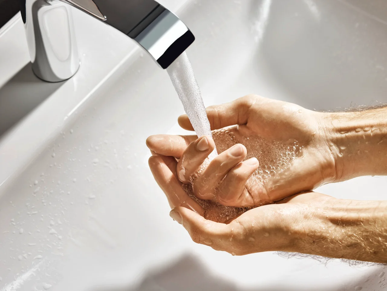Hansgrohe Vivenis Einhebel-Waschtischmischer chrom, Ausladung 146 mm, Auslaufhöhe 110 mm, Hebelgriff, WaterfallStream, max. Durchfluss 5 l/min, Keramikmischsystem, einstellbare Temperaturbegrenzung, für Durchlauferhitzer geeignet Hansgrohe Vivenis Einhebel-Waschtischmischer chrom, Ausladung 146 mm, Auslaufhöhe 110 mm, Hebelgriff, WaterfallStream, max. Durchfluss 5 l/min, Keramikmischsystem, einstellbare Temperaturbegrenzung, für Durchlauferhitzer geeignet