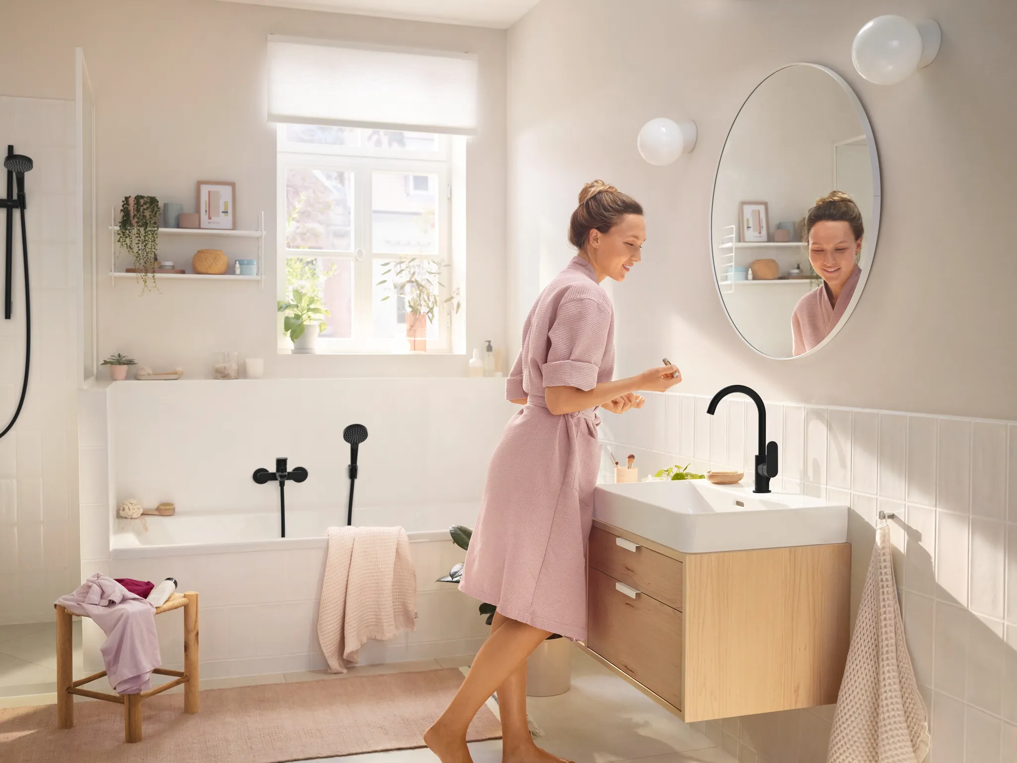 Hansgrohe Rebris S Einhebel-Wannenmischer Aufputz, Mattschwarz, Ausladung 173 mm, DN15, Keramikmischsystem