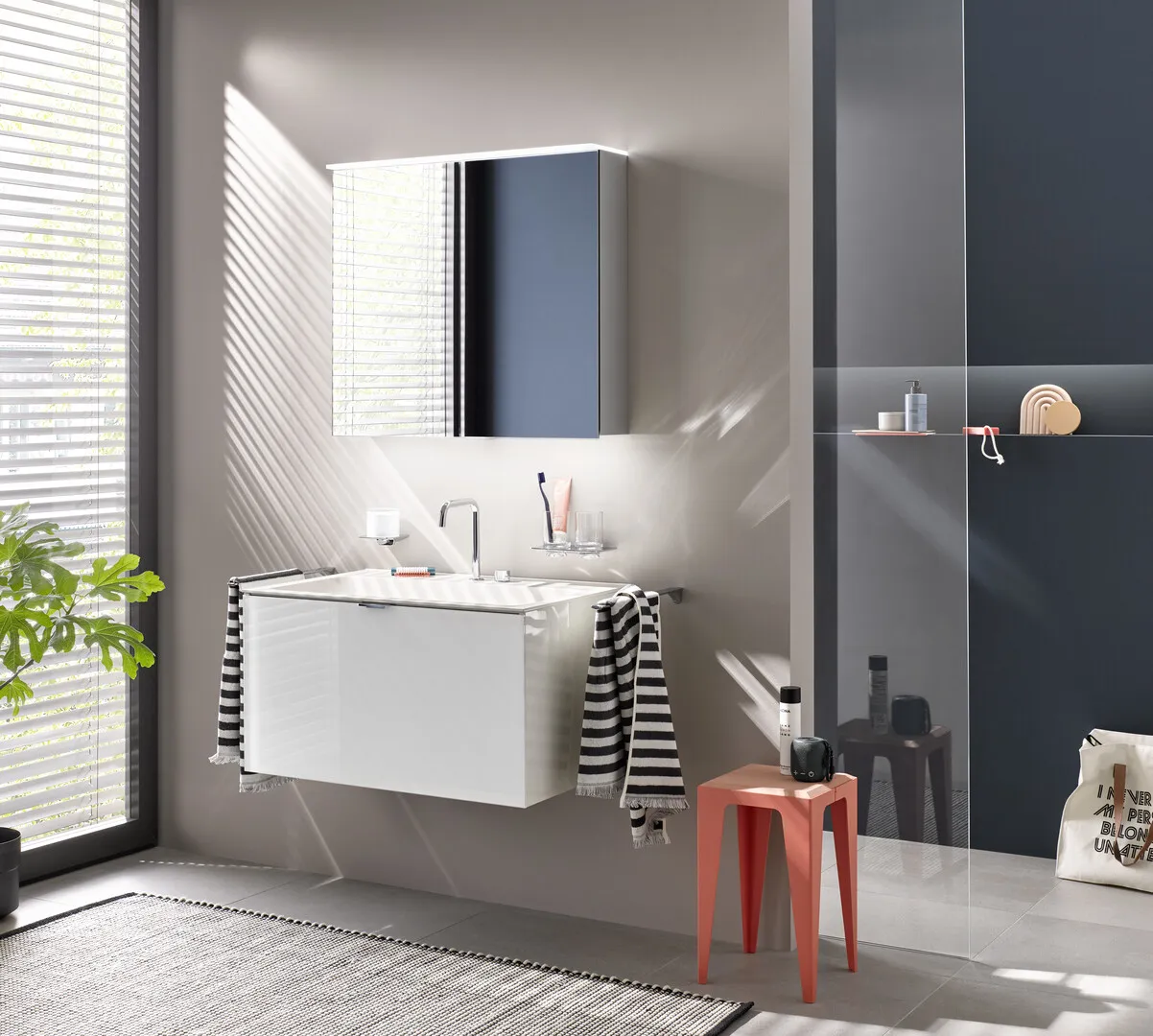 Lichtspiegelschrank pure 2 Design,Aufputz, mit Waschtischbeleuchtung,3 Tür, 1200mm Lichtspiegelschrank pure 2 Design,Aufputz, mit Waschtischbeleuchtung,3 Tür, 1200mm