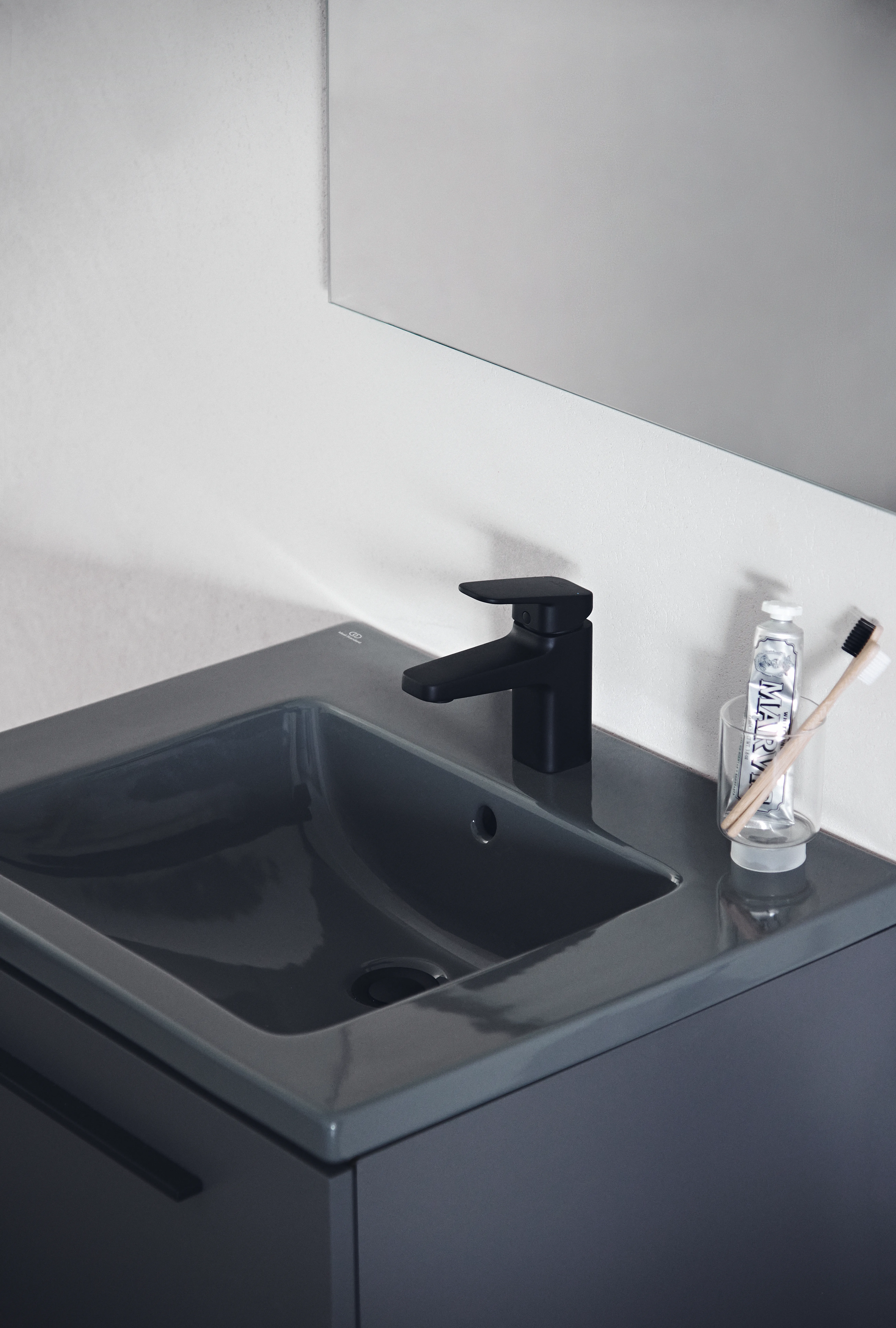 Waschbecken „i.lifeB“ 61 × 51 × 18 cm, Hahnlochposition mittig in Grau Waschbecken „i.lifeB“ 61 × 51 × 18 cm, Hahnlochposition mittig in Grau