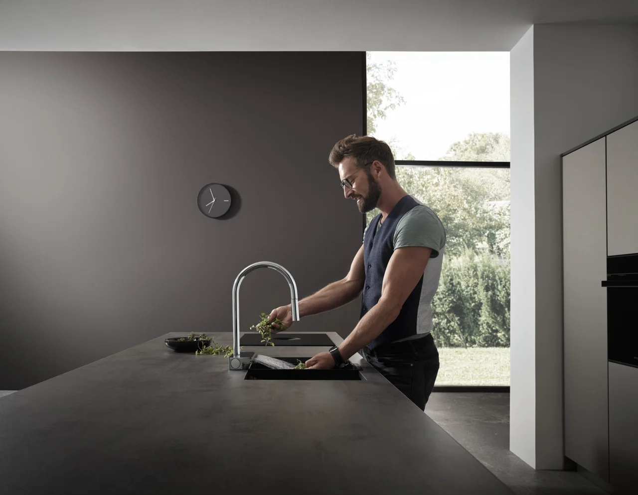 Hansgrohe Aquno Select M81 Einhebel-Küchenmischer mit Ausziehbrause 3jet Chrom, ComfortZone 170, Schwenkbereich einstellbar in 3 Stufen auf 60°, 110° oder 150°, Laminarstrahl, Brausestrahl, SatinFlow, MagFit magnetische Brausehalterung, maximale Durchflu