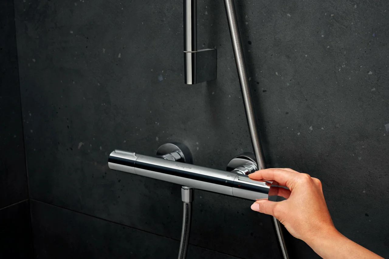 Hansgrohe Ecostat Element Brausethermostat Aufputz Chrom, DN15, Temperatur- und Volumensteuerung, EcoStop+ Taste begrenzt Wasserverbrauch auf 6 l/min, maximale Durchflussmenge bei 3 bar: 17 l/min, min. Betriebsdruck: 1 bar, max. Betriebsdruck: 10 bar, Si