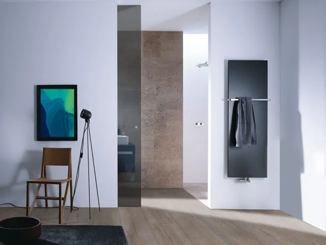 Zehnder Design-Heizkörper „Fina Lean Bar“ für Warmwasser-Zentralheizung mit 50 mm-Mittelanschluss 50 × 150 cm in Pastel Blue (RAL 5024) Zehnder Design-Heizkörper „Fina Lean Bar“ für Warmwasser-Zentralheizung mit 50 mm-Mittelanschluss 50 × 150 cm in Pastel Blue (RAL 5024)