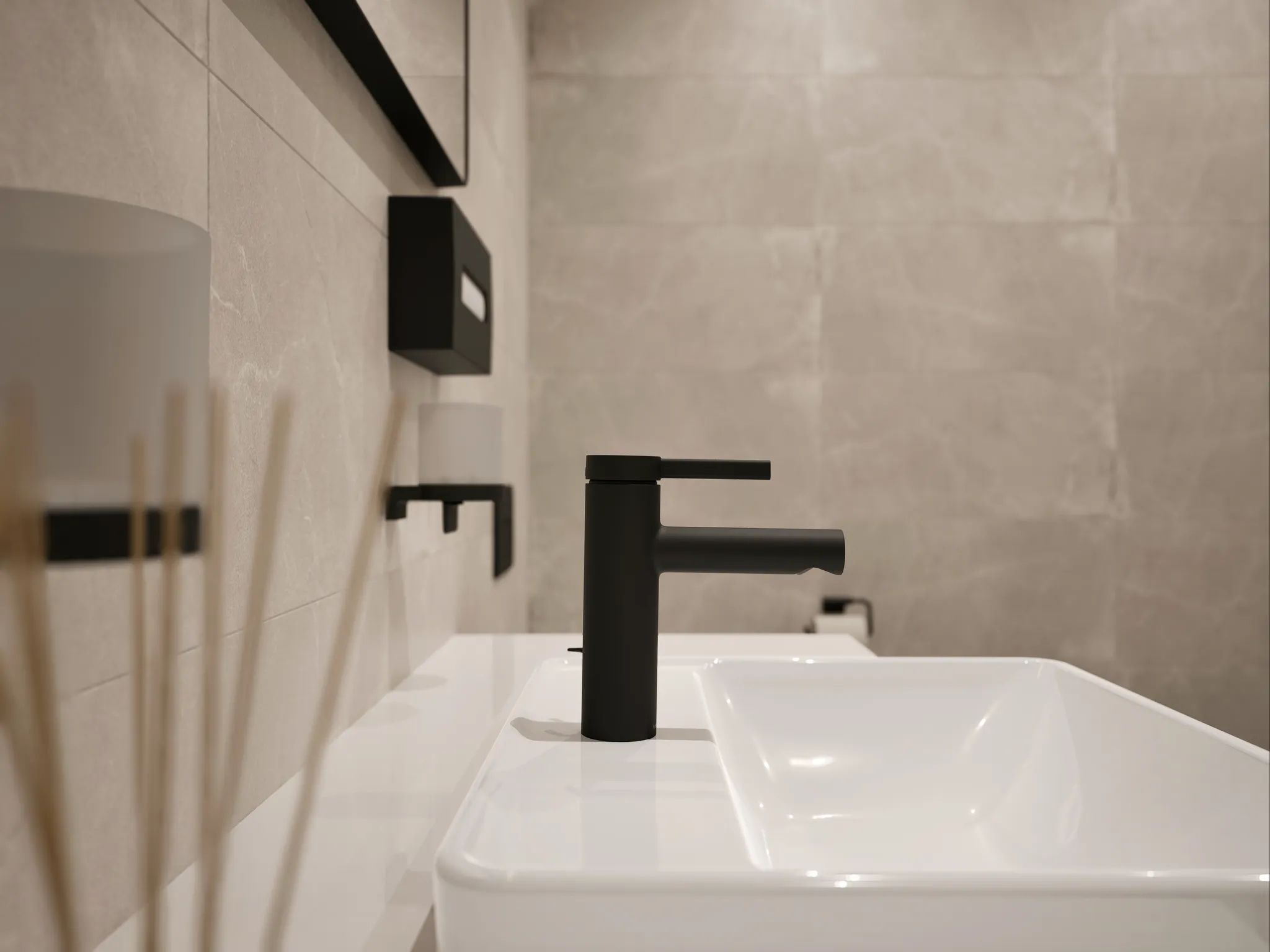 Hansgrohe Zesis S Einhebel-Waschtischmischer 100 CoolStart, mattschwarz, Ausladung 115 mm, Auslaufhöhe 104 mm
