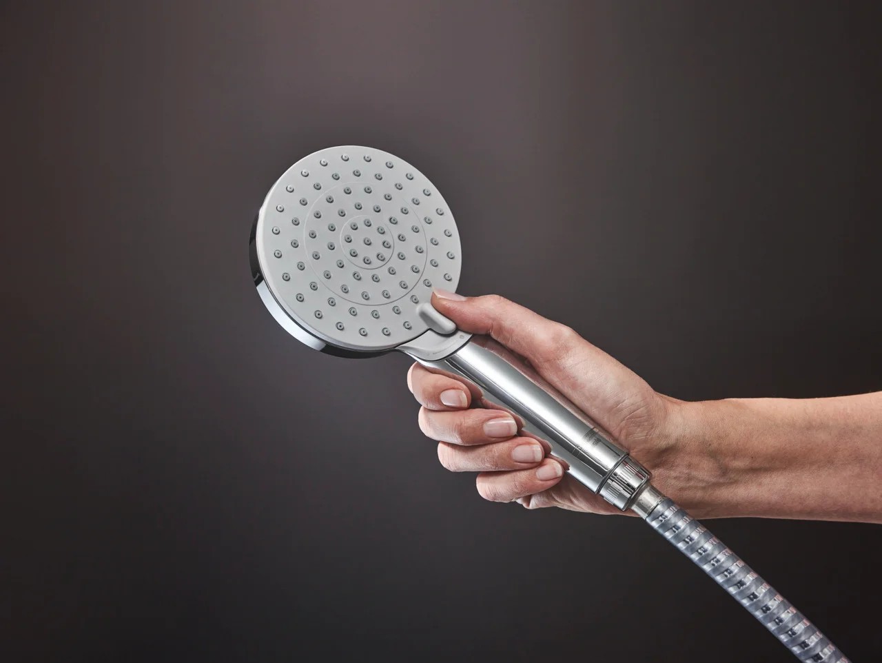 Hansgrohe Vernis Blend Handbrause Vario EcoSmart+ in Chrom, 100 mm Brausekopfgröße, Rain und IntenseRain Strahlarten, QuickClean Technologie Hansgrohe Vernis Blend Handbrause Vario EcoSmart+ in Chrom, 100 mm Brausekopfgröße, Rain und IntenseRain Strahlarten, QuickClean Technologie