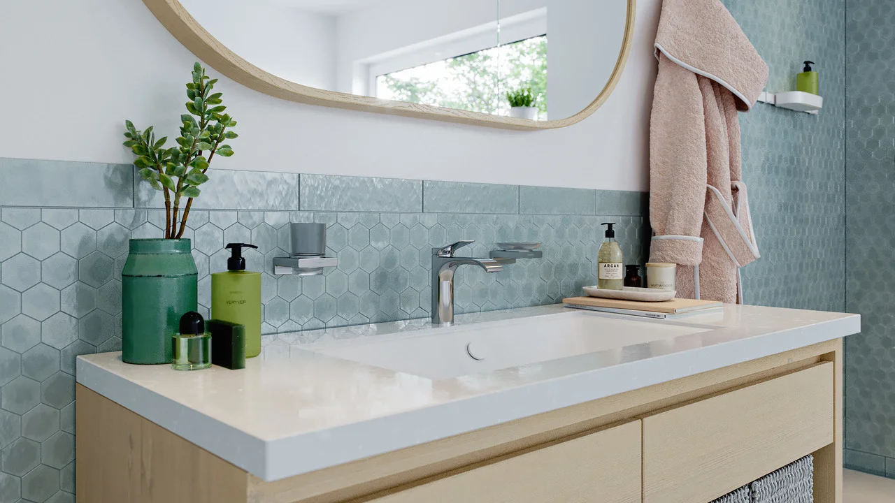 Hansgrohe AddStoris Q Lotionspender Chrom, Wandmontage, 200 ml Füllmenge, 2 ml Dosiermenge, mit Befestigungsmaterial, verdeckte Befestigung
