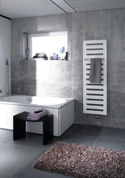 Zehnder Design-Heizkörper „Metropolitan Bar“ für Warmwasser-Zentralheizung mit 50 mm-Mittelanschluss 90 × 70 cm in Umbra Grey (RAL 7022) Zehnder Design-Heizkörper „Metropolitan Bar“ für Warmwasser-Zentralheizung mit 50 mm-Mittelanschluss 90 × 70 cm in Umbra Grey (RAL 7022)