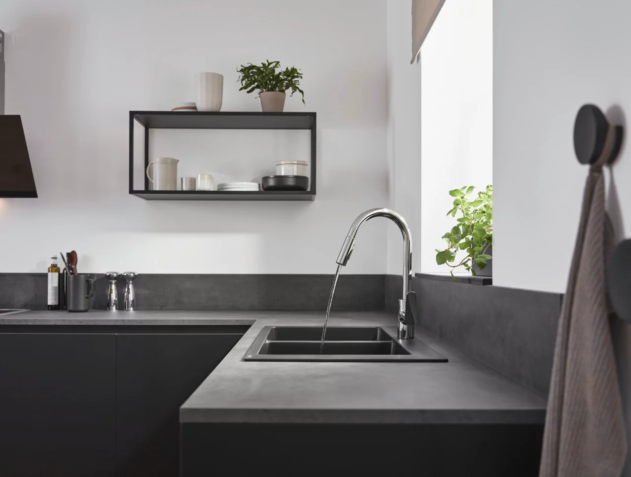 Hansgrohe Focus M41 Eco Einhebel-Küchenmischer mit Ausziehbrause 2jet in Chrom, ComfortZone 240, Schwenkbereich einstellbar auf 110° oder 150°, Laminarstrahl und Brausestrahl arretierbar, MagFit magnetische Brausehalterung, Quick-Connect Schlauch, max. D