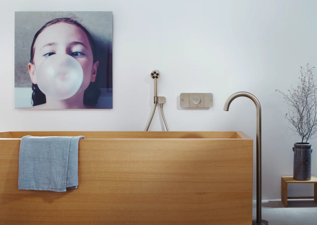 Hansgrohe AXOR Uno Wanneneinlauf gebogen bodenstehend Brushed Nickel Ausladung 226 mm freistehende Montage maximale Durchflussmenge 18 l/min Normalstrahl